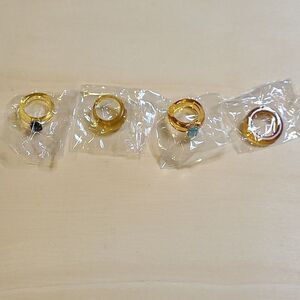 4 Assorted Resin Ring Set